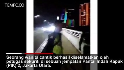 Video Viral, Satpam Gendong Wanita yang Berbuat Nekat di Atas Jembatan