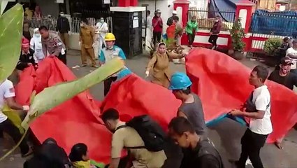 46 قتيلا على الأقل و700 جريح في زلزال في إندونيسيا