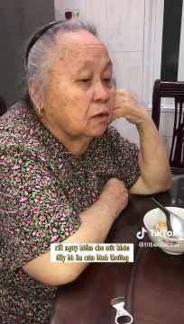 Cụ bà mê nước ngọt bị cháu cản liền dỗi: Không uống bà không ăn cơm