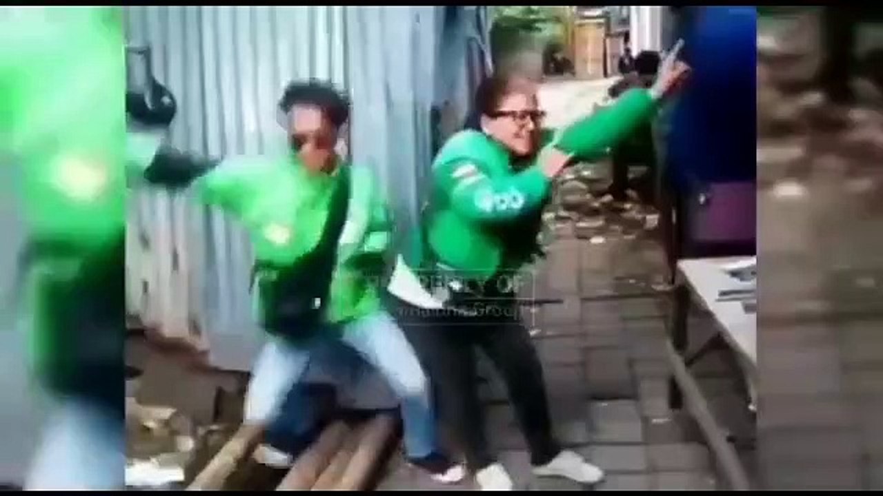 Video_Lucu_Bikin_Ngakak_bikin sakit perutaja_Kelakuan_Warga_Bumi_Bikin_Sakit_Perut_||_Funny_comedy_Videos(360p)