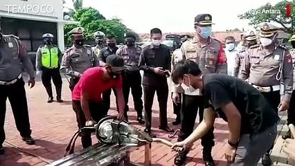 Polres Metro Bekasi Musnahkan 35 Knalpot Bising Hasil Razia