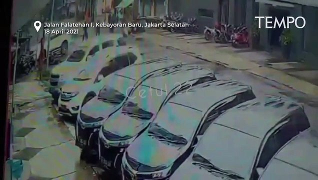 Rekaman CCTV Anggota Brimob Tewas Dikeroyok Orang Tak Dikenal di Kebayoran Baru