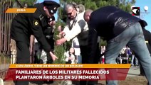Familiares de los militares fallecidos plantaron árboles en su memoria