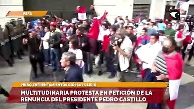 Multitudinaria protesta en petición de la renuncia del presidente Pedro Castillo