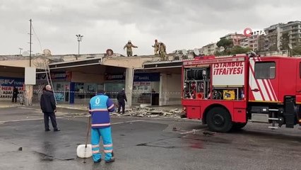 Harem'de şiddetli rüzgar nedeniyle yazıhanenin çatısı uçtu