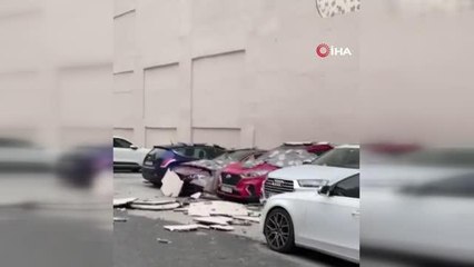 Aşırı rüzgar Fatih'te bir binanın kaplamasını uçurdu