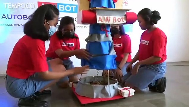 Empat Siswi SMK di Klaten Ciptakan Robot Pelayan