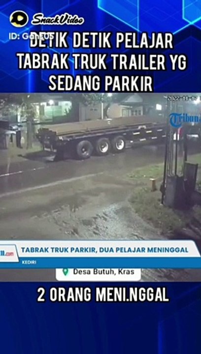 Motor tabrak truk
