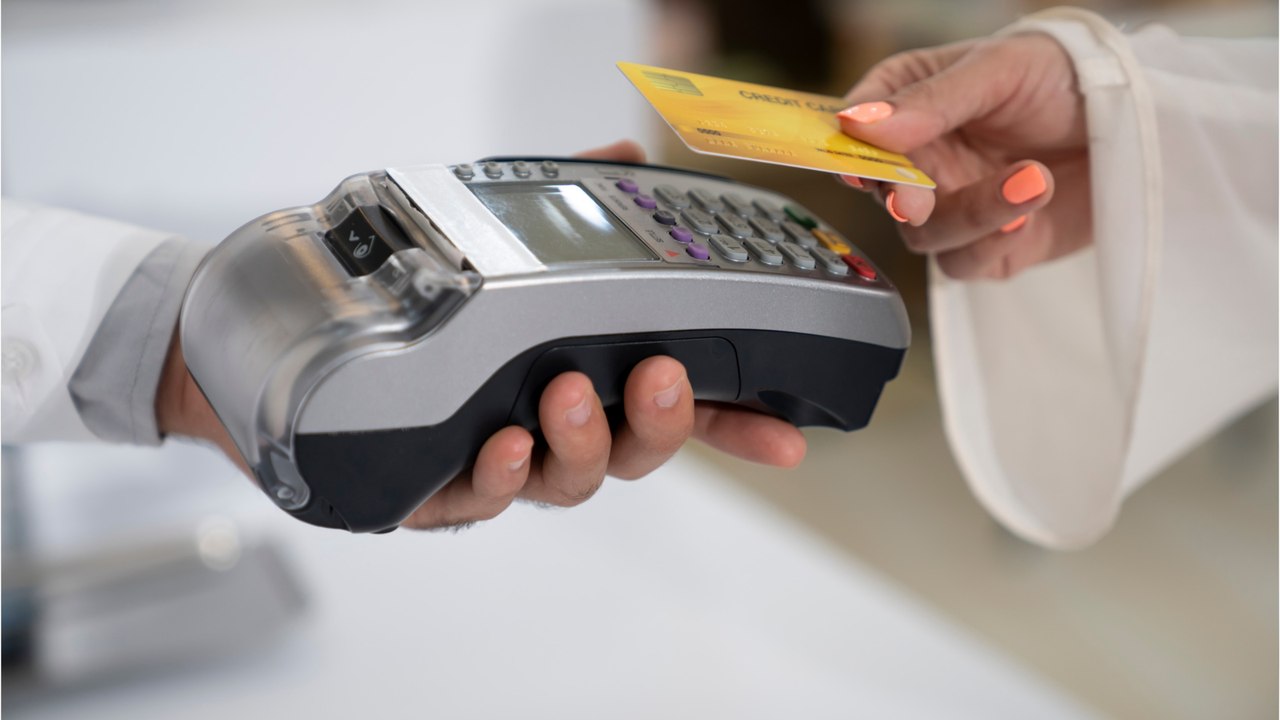 Attention à cette arnaque à la carte bancaire à...