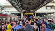 Stasiun Membludak, KAI Commuter Minta Jam Buka Pasar Tanah Abang Diatur