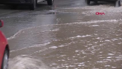 SAĞANAK NEDENİYLE SÜRÜCÜLER ZOR ANLAR YAŞADI