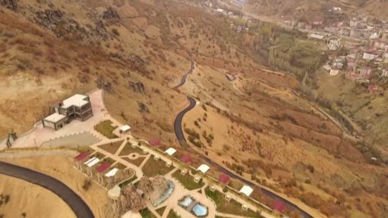 Şemdinli'deki seyir tepesinin yolu HAKKARİ - Şemdinli'deki seyir tepesinin yolu yenilendi