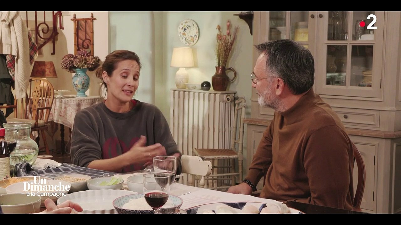 FEMME ACTUELLE - "Je n'ai personne pour m'aider" : ce moment très gênant que Julie de Bona a partagé avec Gérard Jugnot