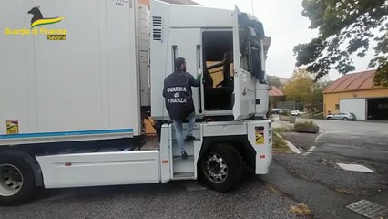 Savona, 80 chili di droga nella motrice del tir: arrestato camionista