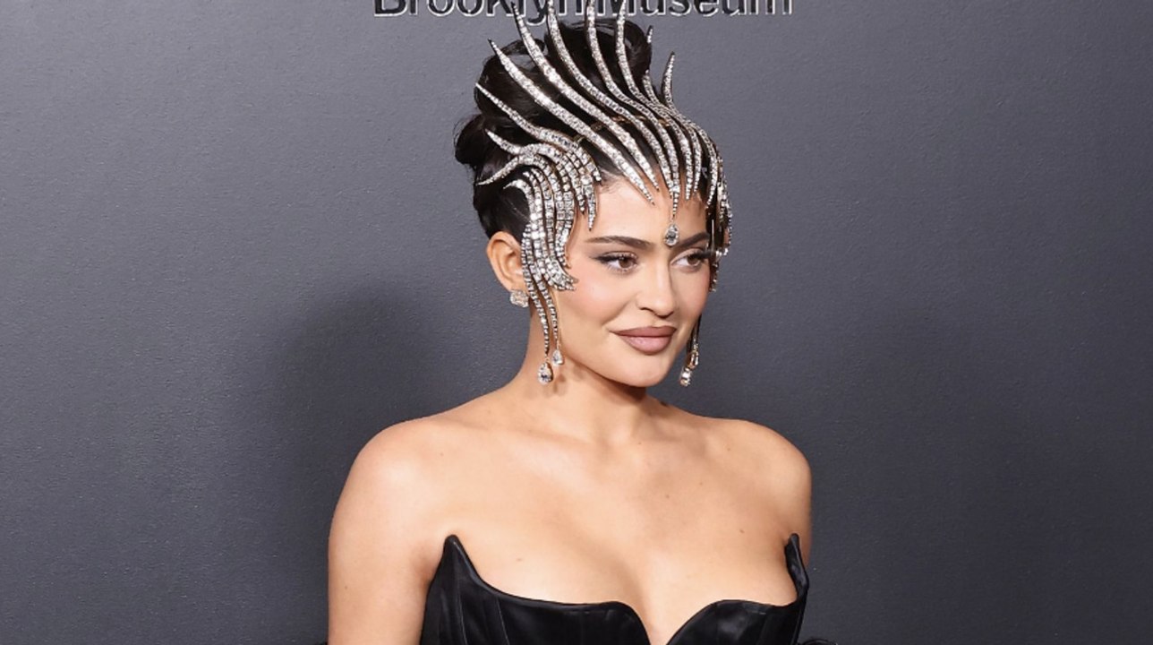 Kylie Jenner's Statement Ring Made Her Basic Black Outfit Anything But Boring