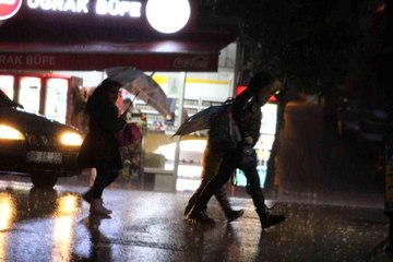 Aydın'da beklenen sağanak yağış başladı