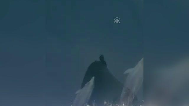 KASTAMONU - Karadeniz'de balıkçı teknesine eşlik eden yunuslar görüntülendi