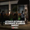 Londra, il ristorante di Gordon Ramsay viene occupato da un gruppo di attivisti