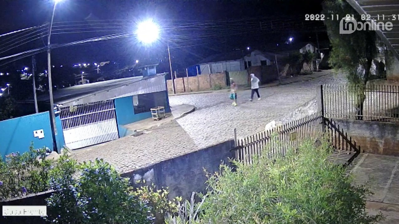Sitiante bebe, dorme na calçada, é agredido e tem moto roubada