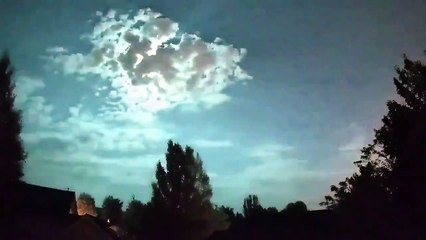 Meteoro cria grande clarão ao explodir na Noruega