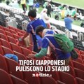 Mondiali: tifosi giapponesi puliscono lo stadio dopo la partita Qatar-Ecuador