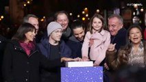 Paris reduz consumo nas luzes de Natal