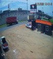 Vídeo mostra momento em que caminhão despenca de viaduto em Maringá