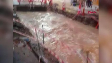 BODRUM'DA SAĞANAK HAYATI OLUMSUZ ETKİLEDİ, BELEDİYE BAŞKANI BÖLGEDE İNCELEME YAPTI