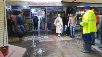 KEMERALTI ÇARŞISI'NDA SAĞANAK ETKİLİ OLDU