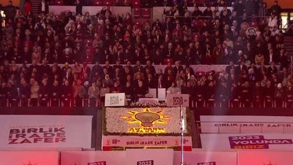 Cumhurbaşkanı: "İnsanlarımızı karamsarlık çukurunda boğmak için uğraşan küresel baronlara eyvallah etmeyeceğiz"