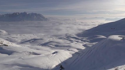 Hakkari'nin üzerini sis tabakası kapladı