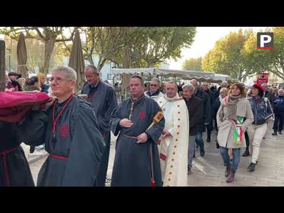 497e Foire de Carpentras : la visite des élus et le tour de ville des reliques de Saint Siffrein