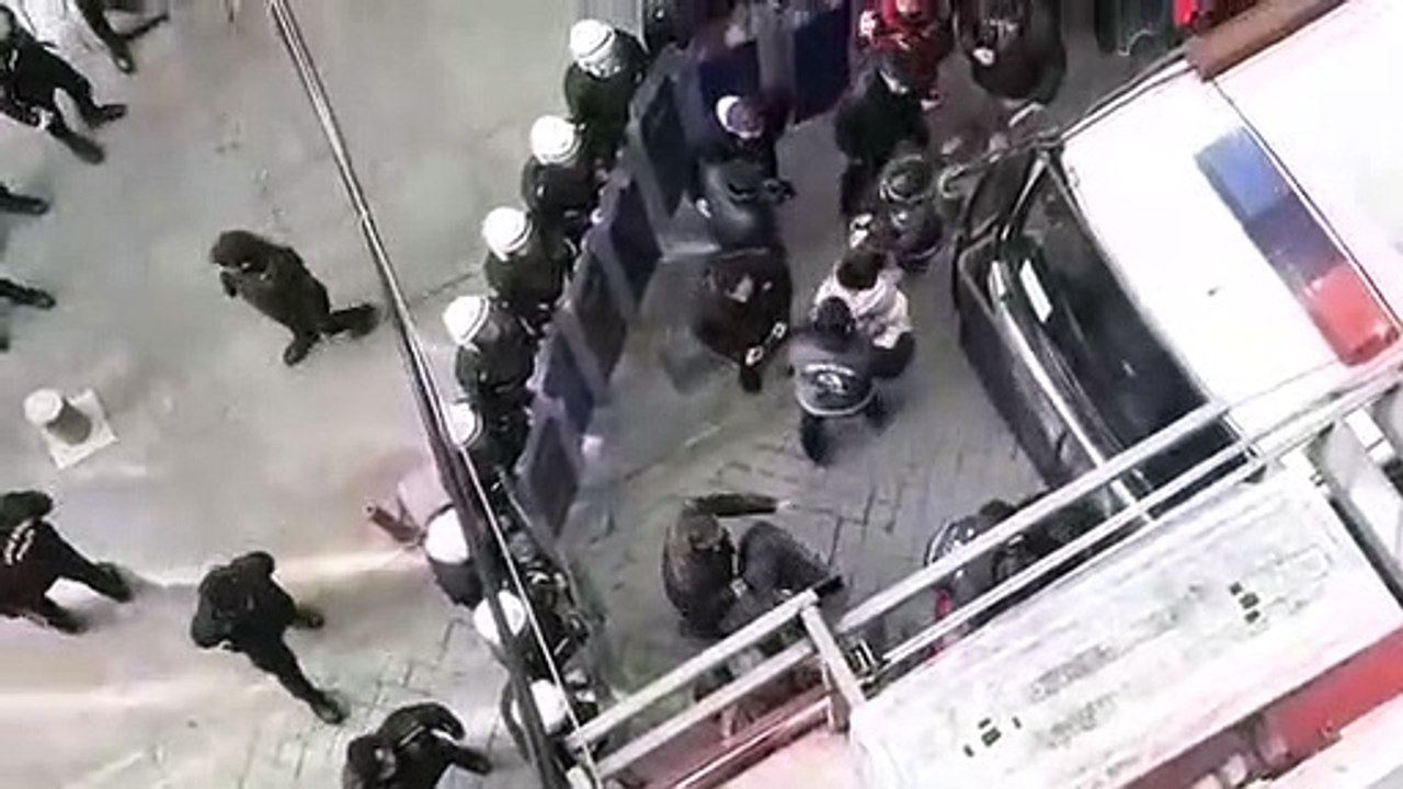 İstanbul'da yürüyüş yapmak isteyen kadınlara yine gözaltı