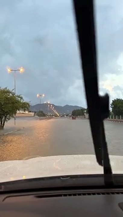 Rains hit UAE