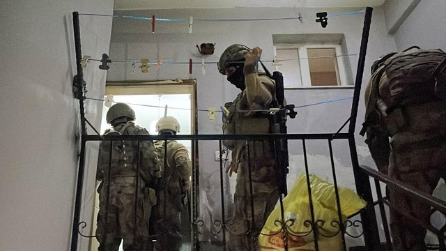 Sahte parayla dolandırıcılık yaptıkları öne sürülen 16 zanlıya operasyon