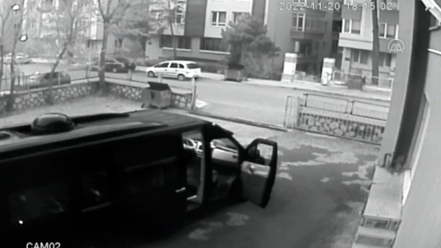 Trafik kazası geçiren tiyatrocuların tiyatro salonundan çıkışları güvenlik kamerasına yansıdı