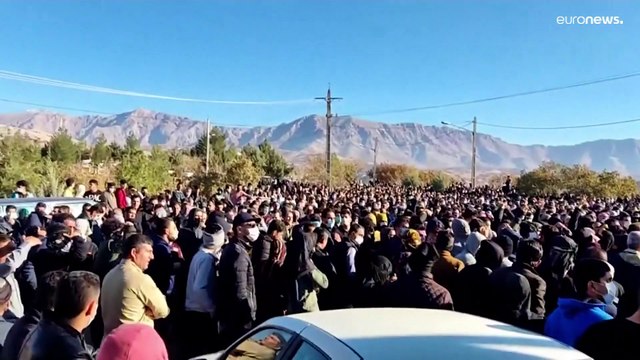 Iran, è lotta continua il regime degli ayatollah non fa più paura