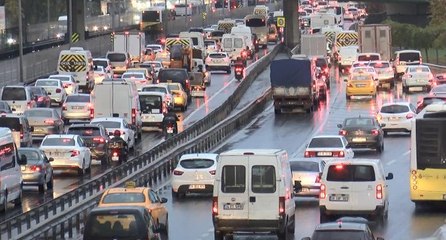 Trafikte yağmur yoğunluğu