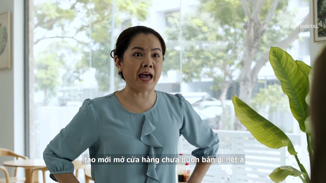 Giúp đỡ chàng trai ăn xin 1 tô bánh canh, vợ chồng chủ quán nhậu quả ngọt