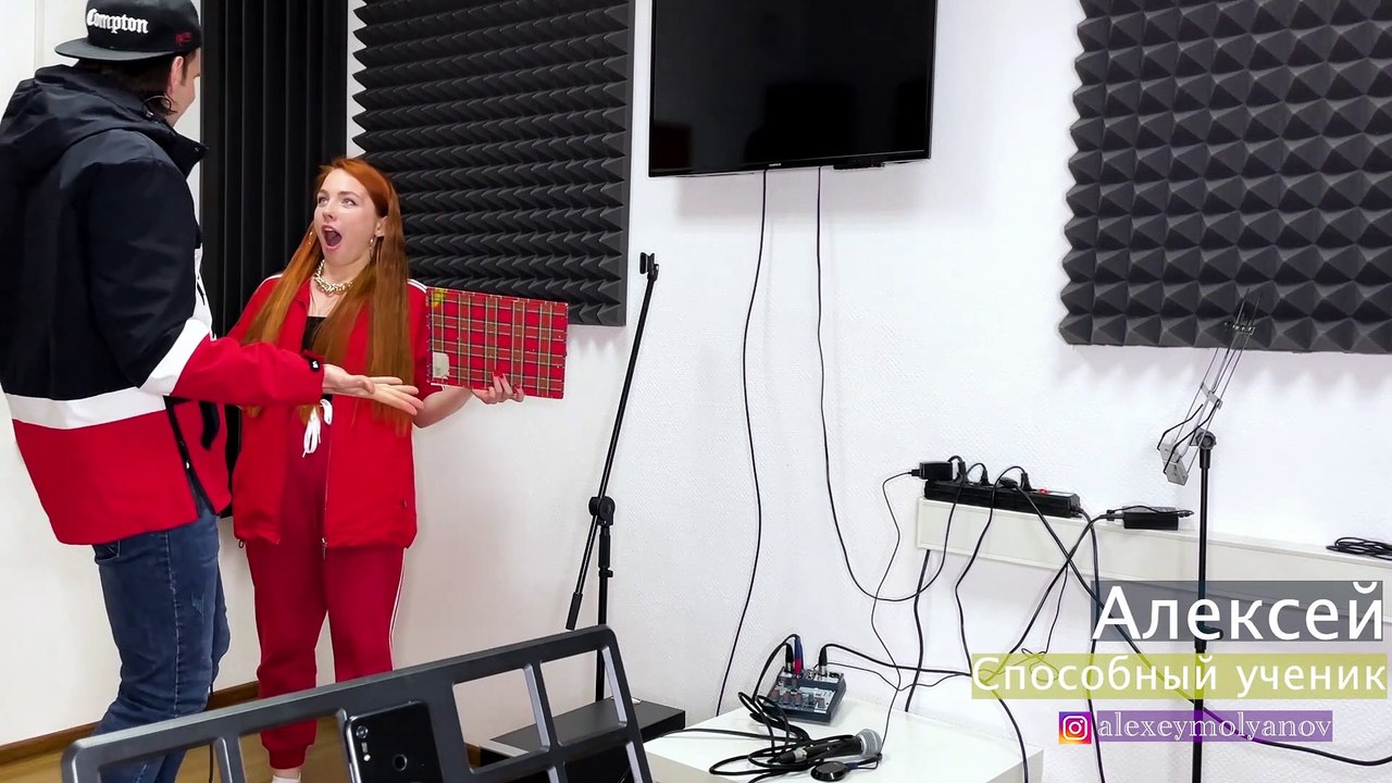 The Voice Live Show #5. The final. Performance on stage. Offered 100,000 FOR ...