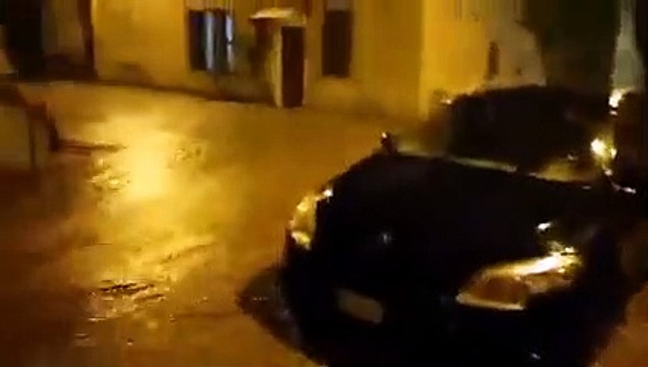 Maltempo, nubifragio in Sardegna: Bosa sott'acqua - Video