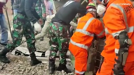 Indonesia continúa buscando sobrevivientes tras el sismo de 5,6