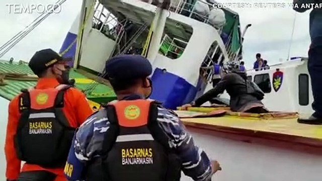 Begini Tim Gabungan Evakuasi Belasan Kendaraan dari Kapal Kandas