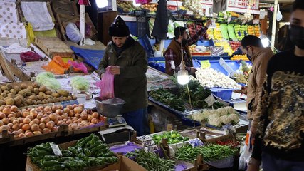 Descargar video: ‘Vatandaş 5 lira ucuz alayım diye halde 3 tur atıyor’