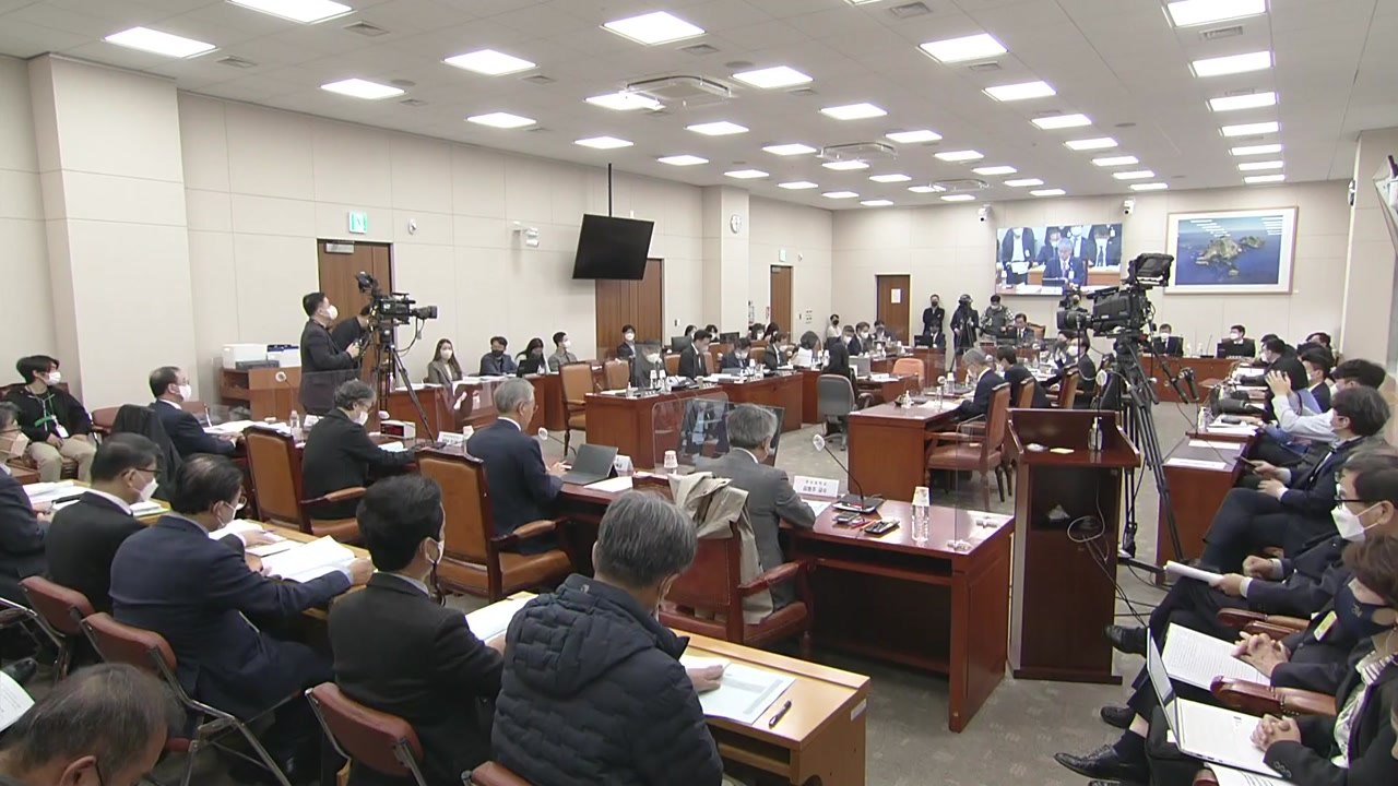 초중등 교부금을 대학에 지원?..."칸막이 없는 지원 해야" vs "석면 천장에서 수...