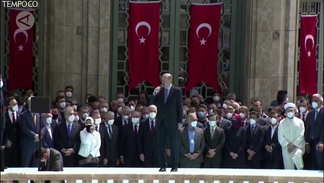 Recep Tayyip Erdogan Membuka Masjid Taksim Nan Mewah di Istanbul