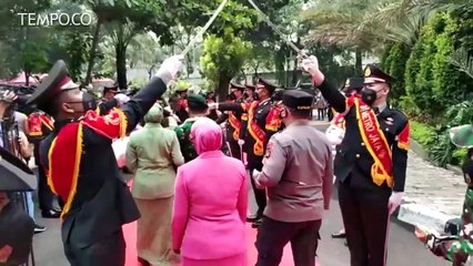 Jadi Pangkostrad, Dudung Abdurachman Diarak Komodo Brimob di Polda Metro