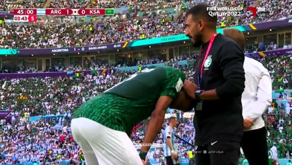 سلمان الفرج يبكي بعد خروجه مصاباً من مباراة السعودية والأرجنتين