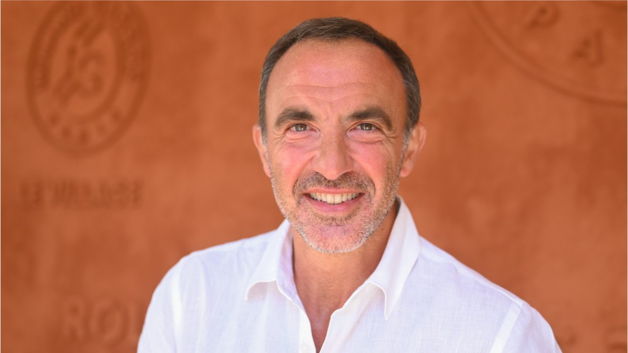 GALA VIDÉO - “L’autre jambe s’est retournée” : Nikos Aliagas en dit plus sur sa mauvaise chute lors de la Star Academy