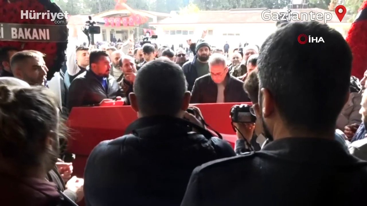 Ayşenur Öğretmen, roketli saldırıda öğrencilerini sığınağa götürerek faciayı önlemiş